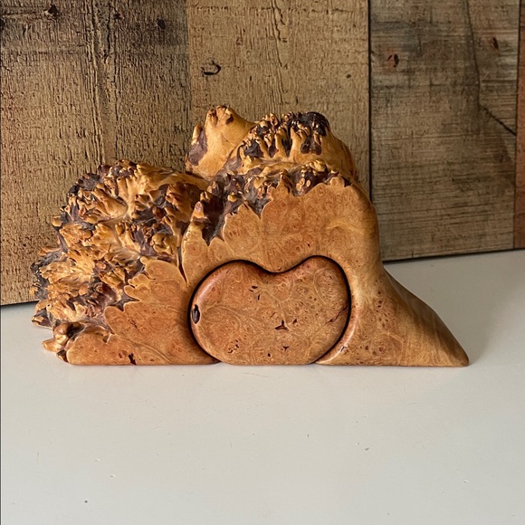 VTG Fred and Marilyn Buss live edge maple burl wood puzzle trinket box w/heart - Picture 2 of 12